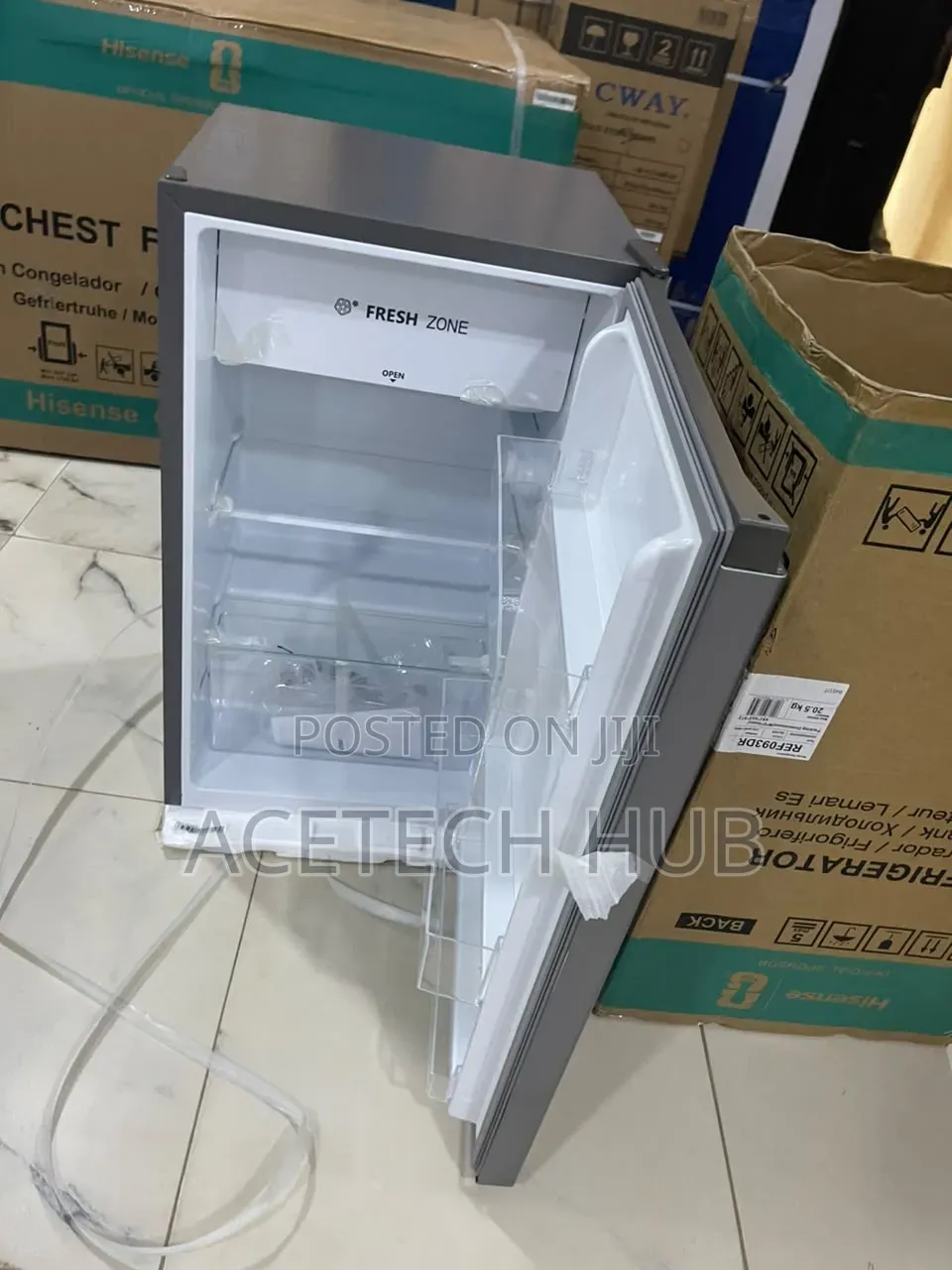 Hisense REF093DR – Small Size, Great Convenience