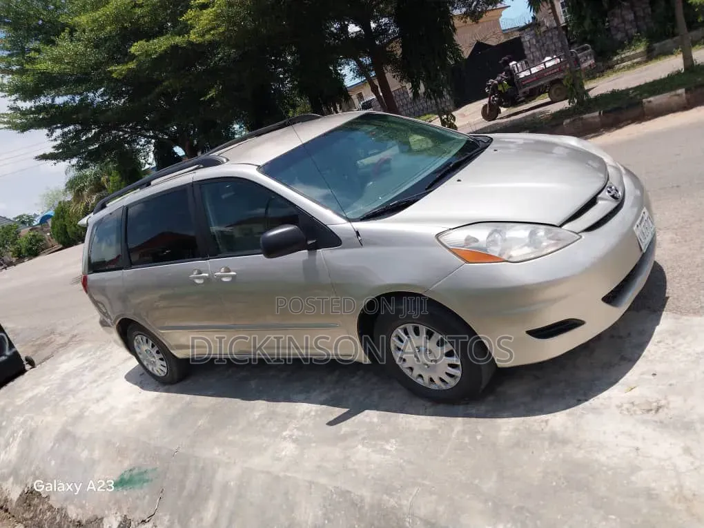 Toyota Sienna 2007 Silver