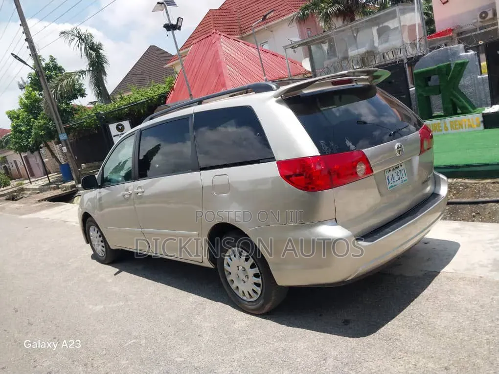 Toyota Sienna 2007 Silver