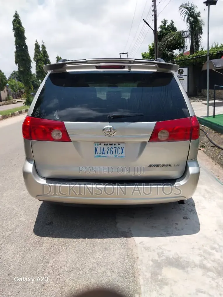 Toyota Sienna 2007 Silver