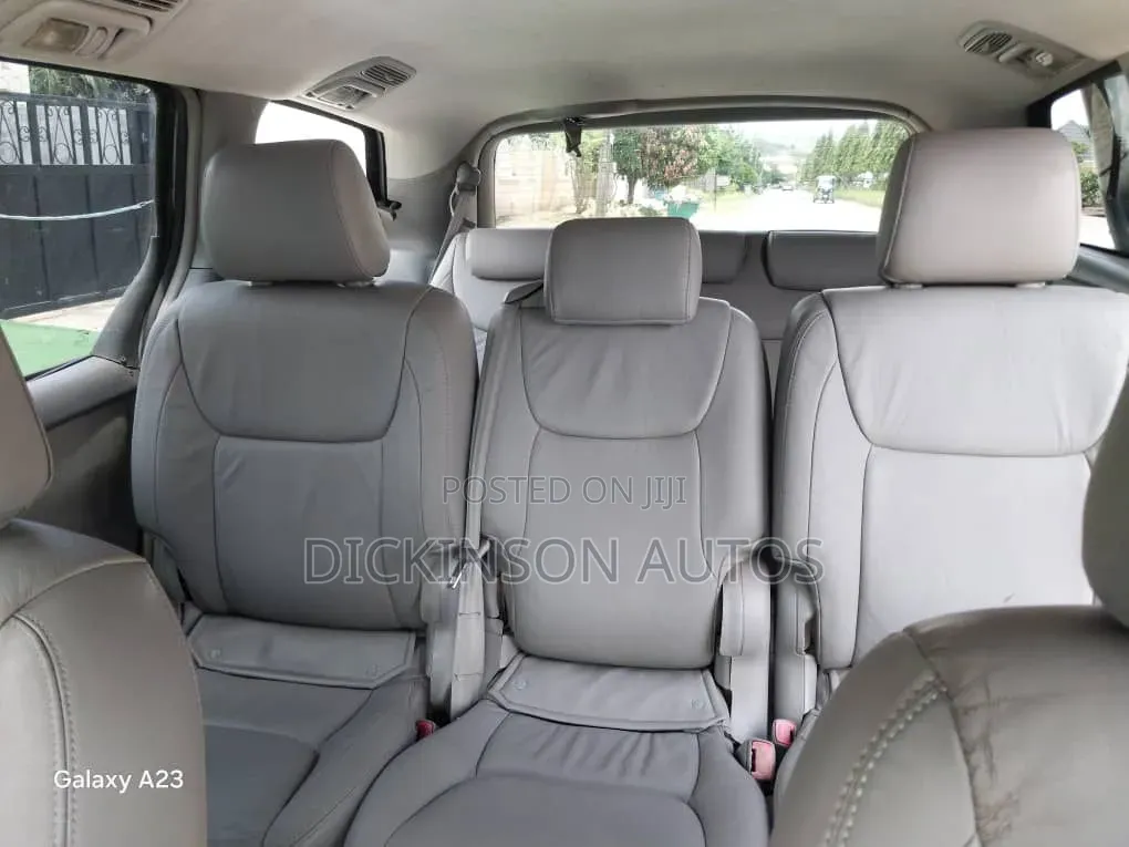 Toyota Sienna 2007 Silver