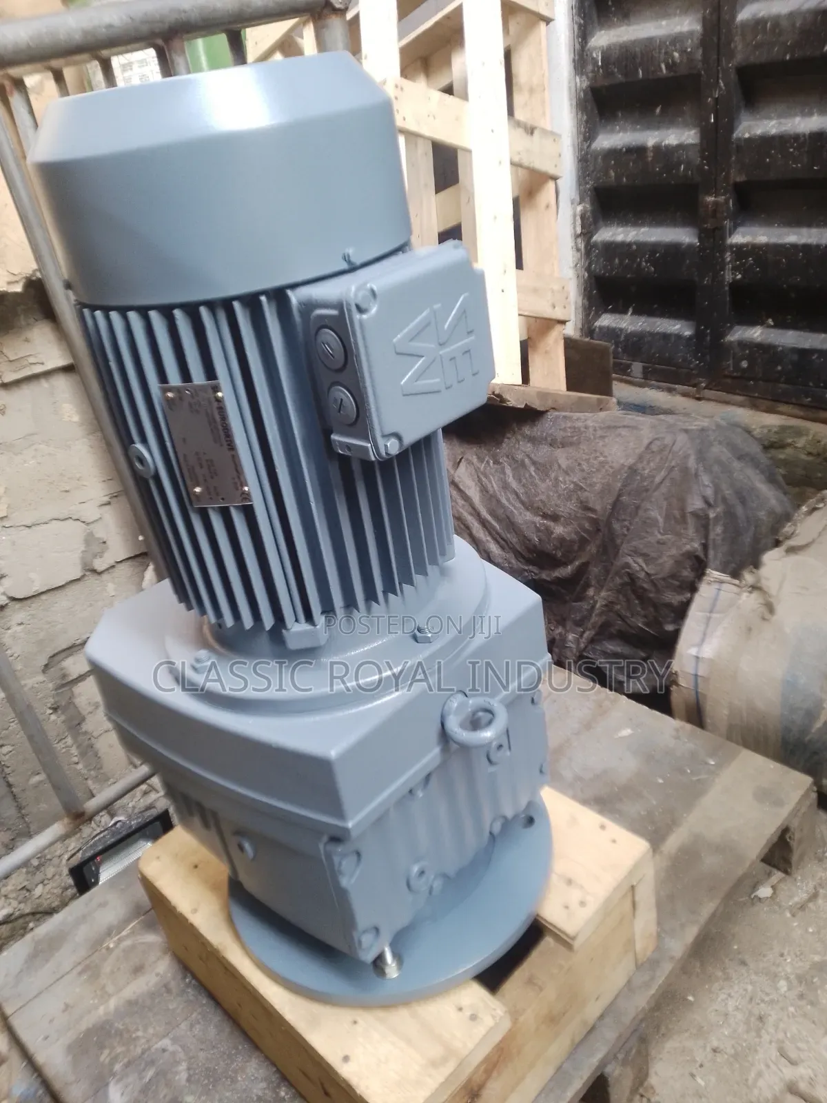 Sew Eurodrive Straight Shaft Flange Gear Motor 11 Kw  Price Negotiable