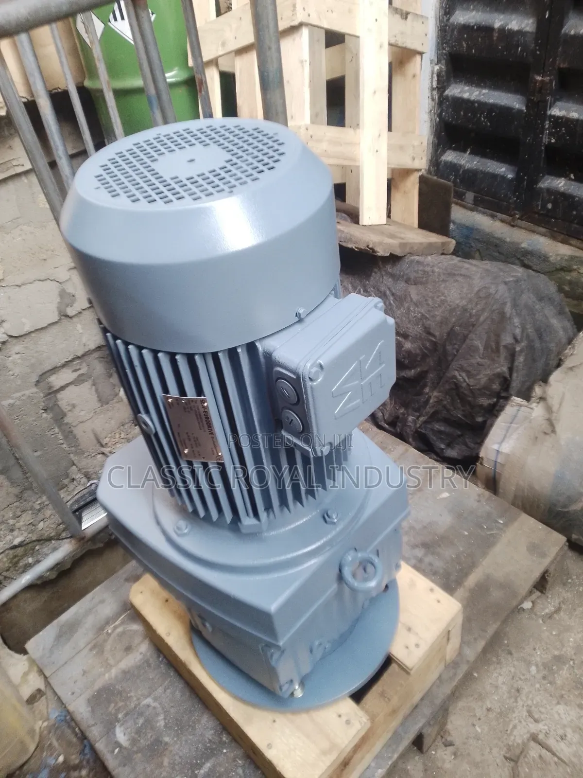 Sew Eurodrive Straight Shaft Flange Gear Motor 11 Kw  Price Negotiable