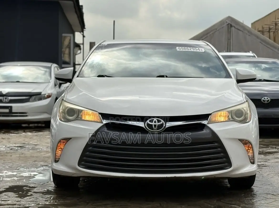 Toyota Camry LE 4dr Sedan (2.5L 4cyl 6A) 2015 White
