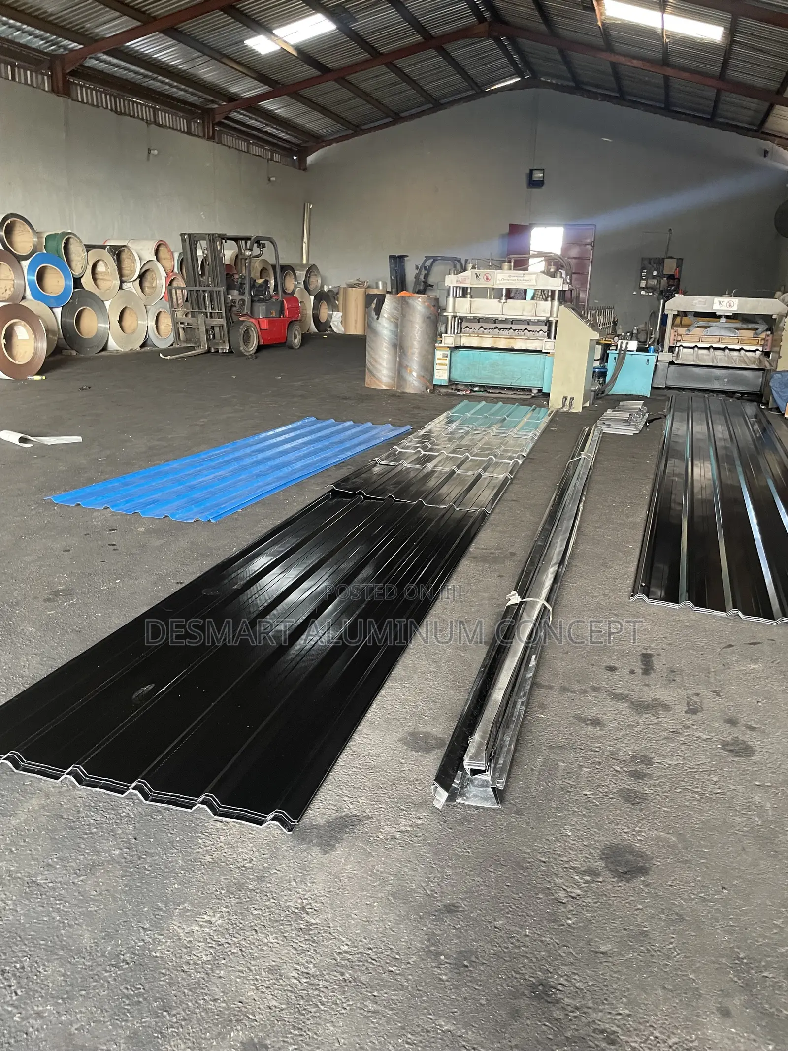 DESMART ALUMINUM CONCEPT    Quality Roofing, Peace of Mind/0.55/Black