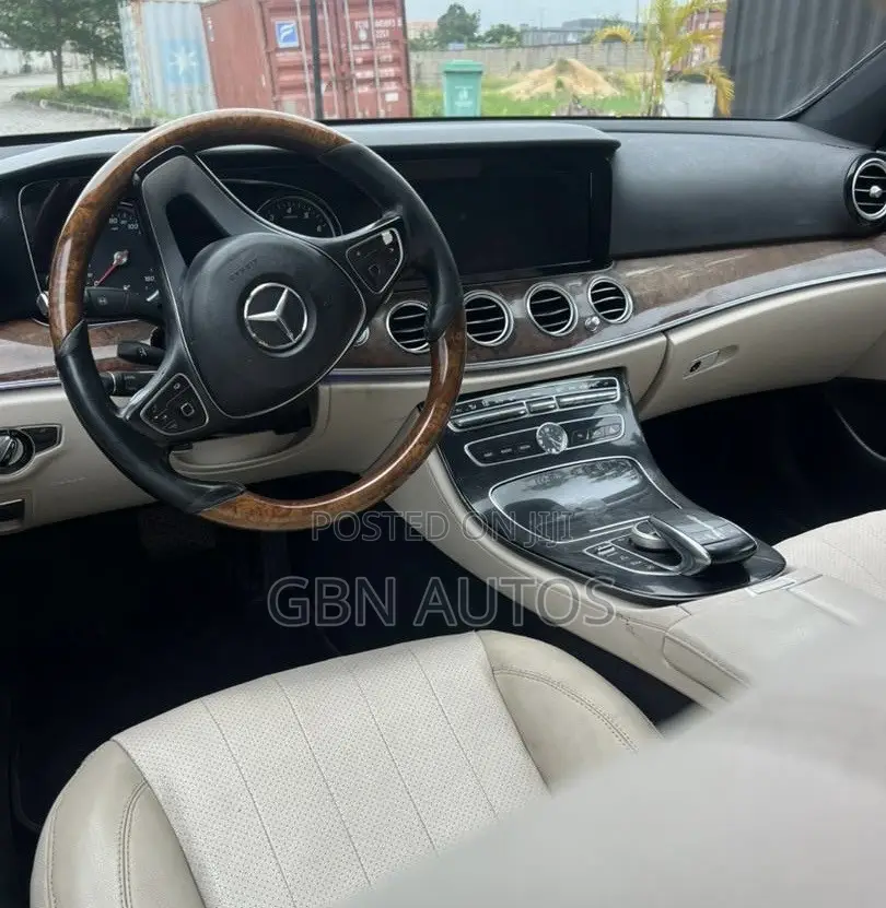 Mercedes-Benz E300 Base RWD Sedan (2.0L 4cyl 9A) 2017 Blue