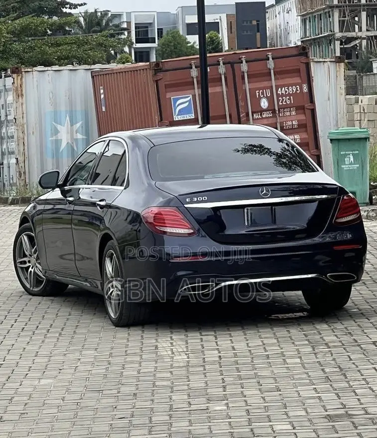 Mercedes-Benz E300 Base RWD Sedan (2.0L 4cyl 9A) 2017 Blue