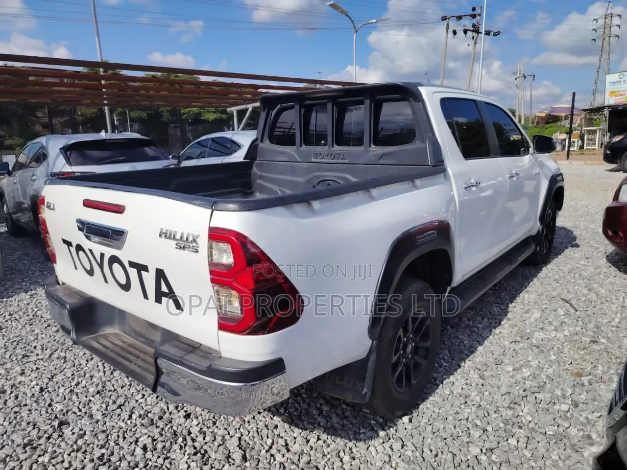 Toyota Hilux 2019 White