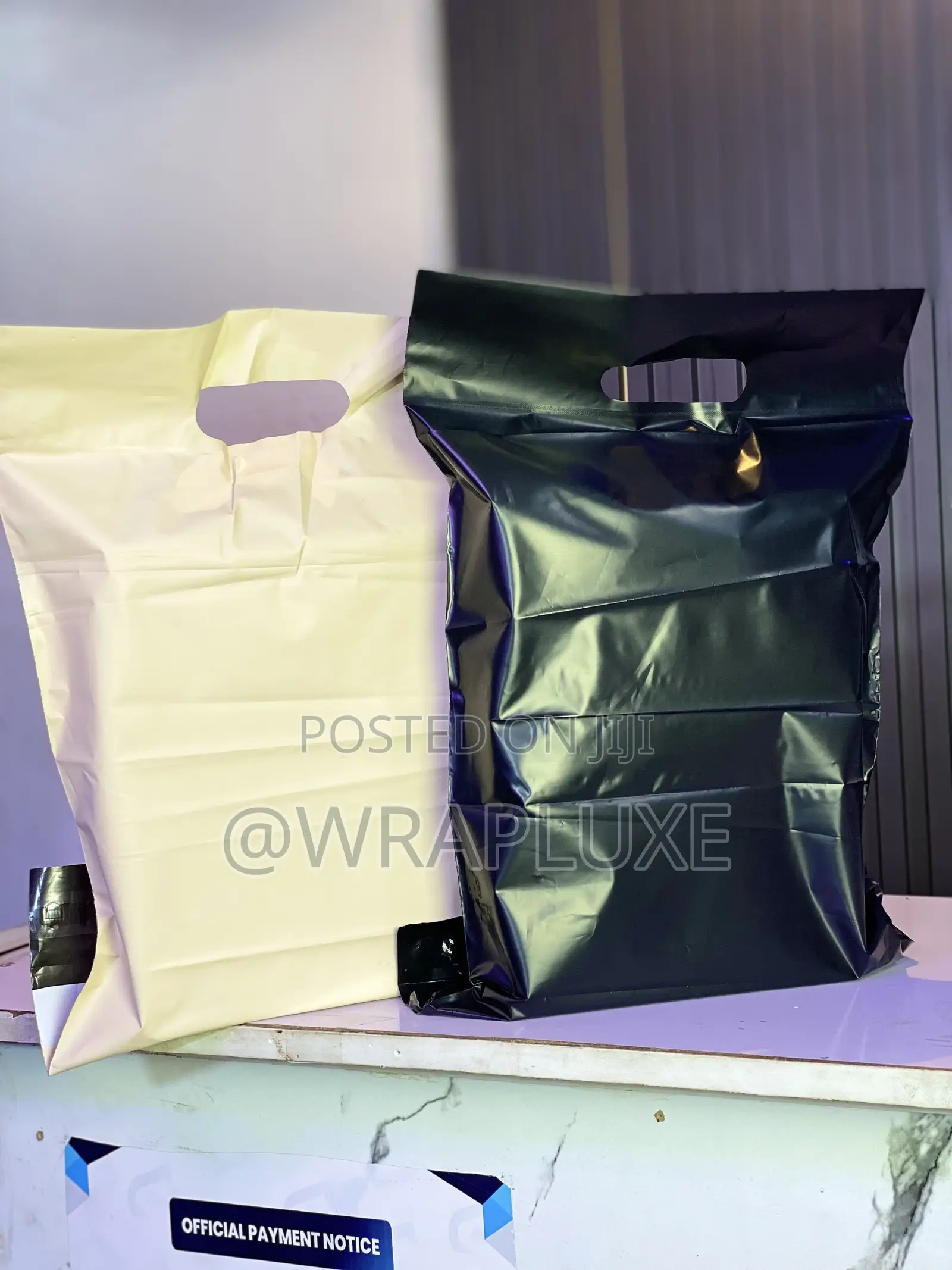 Plain Medium Handle Mailer Nylon