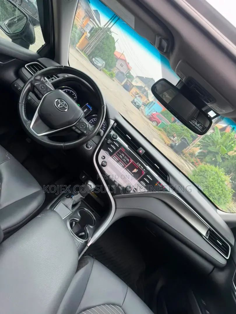 Toyota Camry XSE FWD 2020 Silver