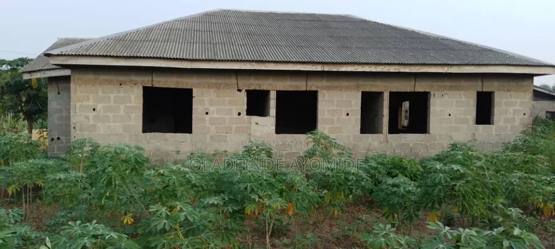 1bdrm Block of Flats in Age Mowo for sale