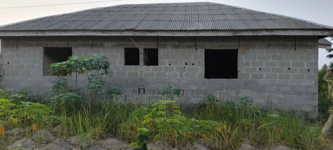 1bdrm Block of Flats in Age Mowo for sale