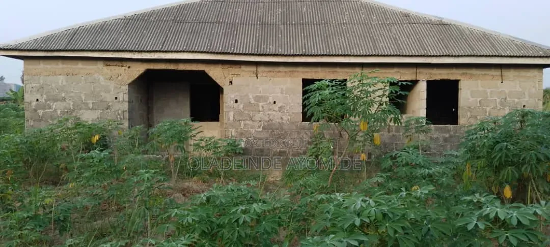 1bdrm Block of Flats in Age Mowo for sale
