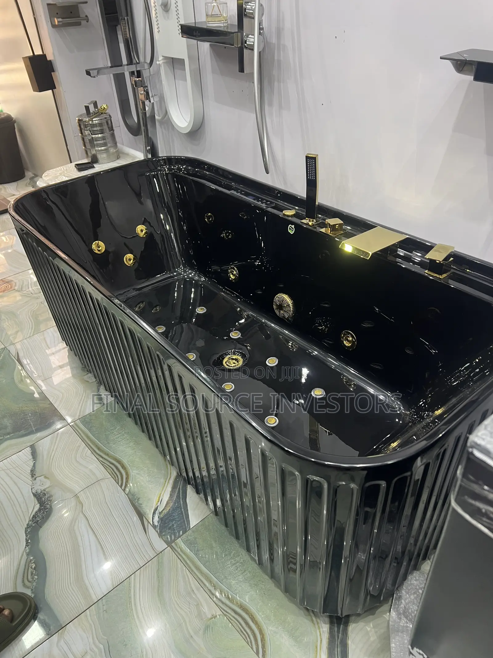 Luxurious Acrylic Bath Tub With Jet Black Color
