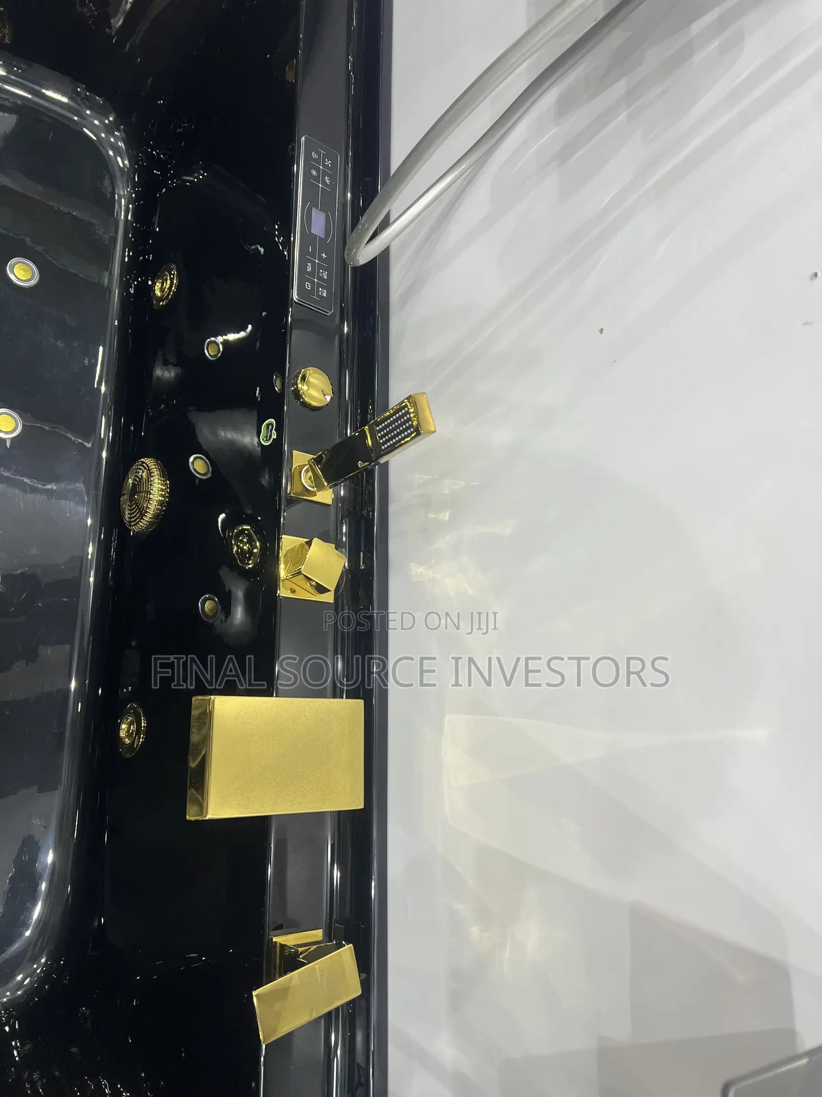 Luxurious Acrylic Bath Tub With Jet Black Color