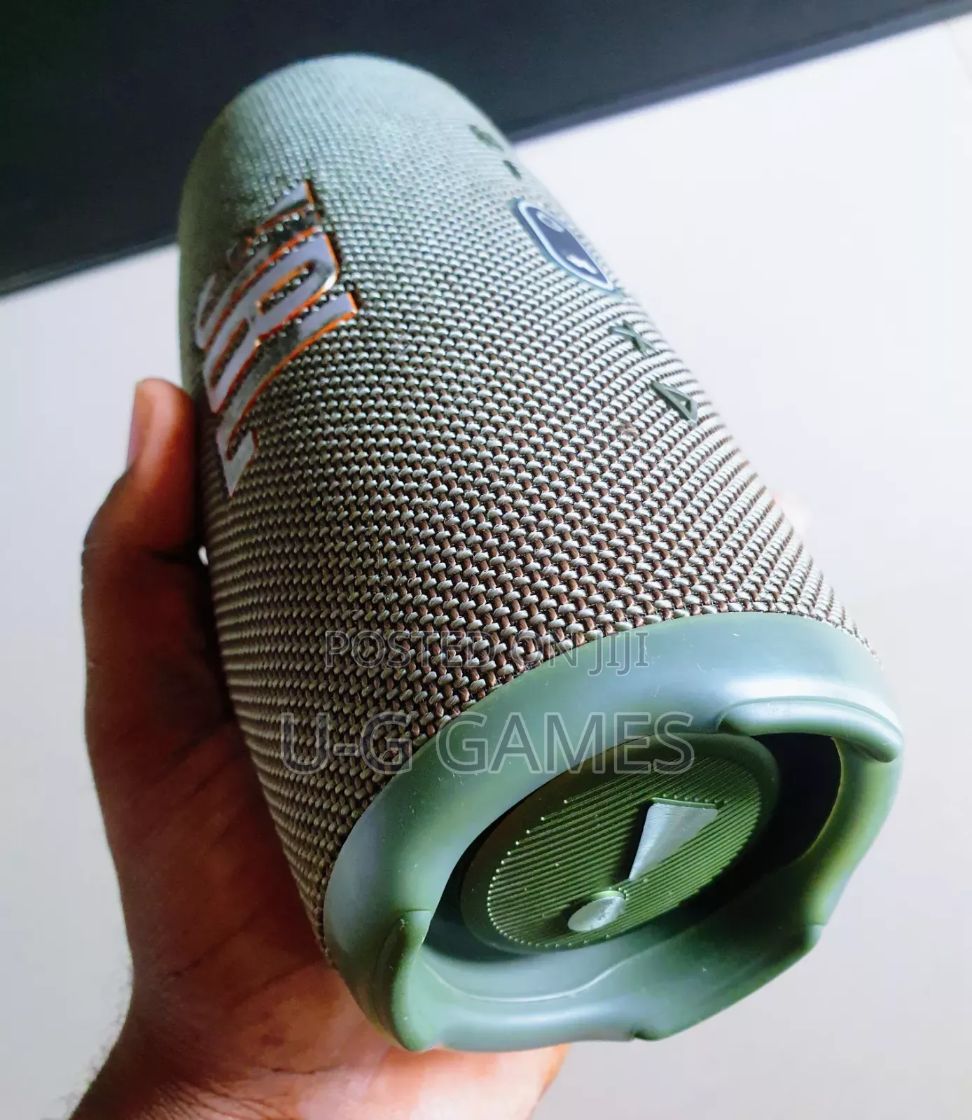 Clean JBL Charge 5