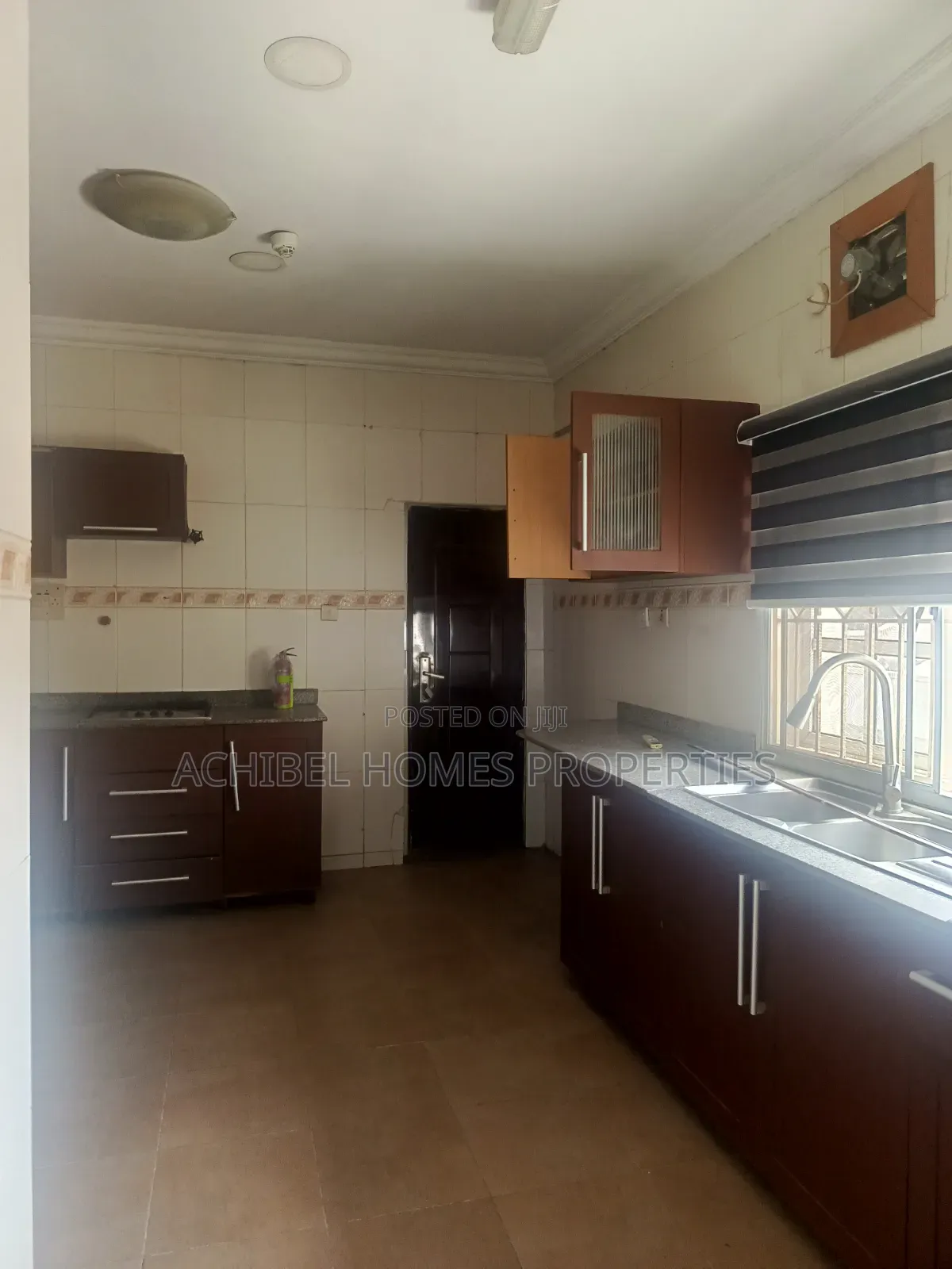 3bdrm Apartment in Off Admiralty Way, Lekki Phase 1 for rent
