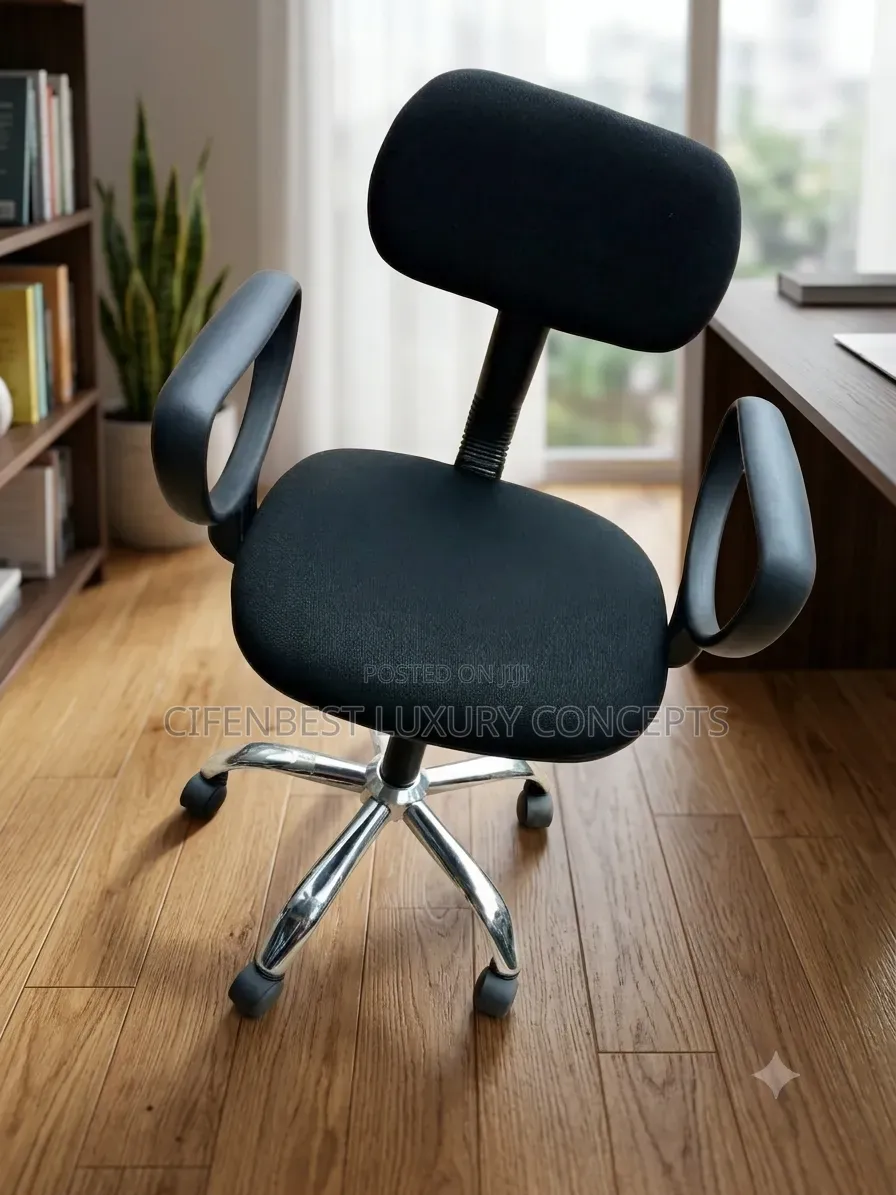 Stylish Swivel Office Armed Chair With Headrest