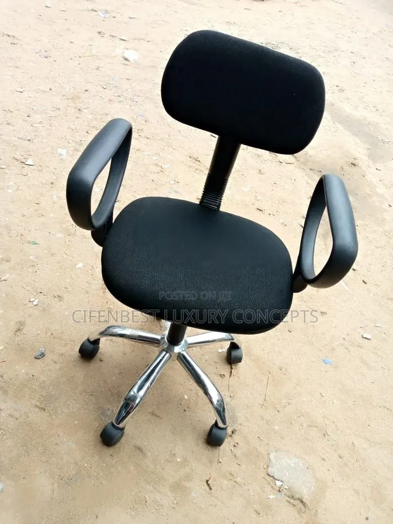 Stylish Swivel Office Armed Chair With Headrest