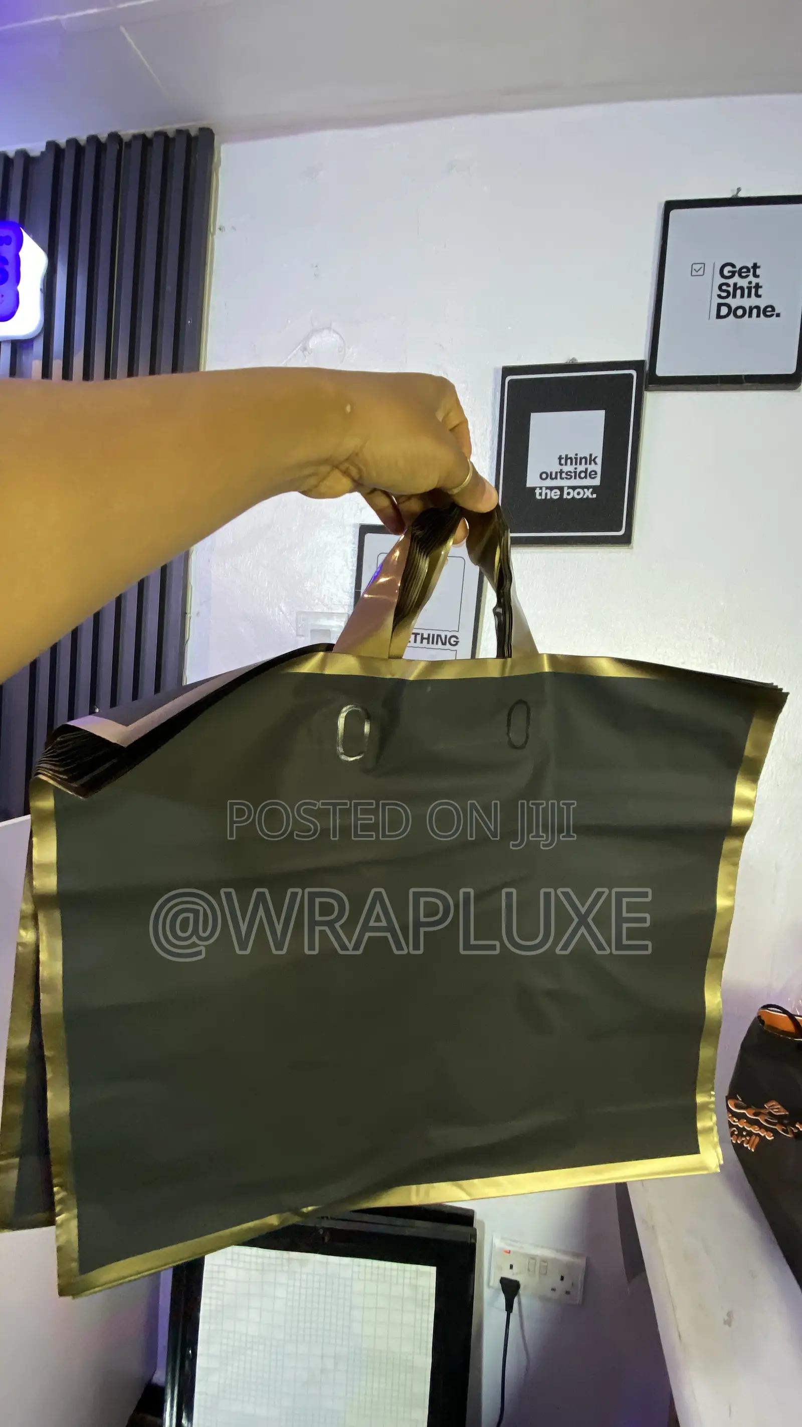 Plain Medium Loop Handle With Gold Border Nylon