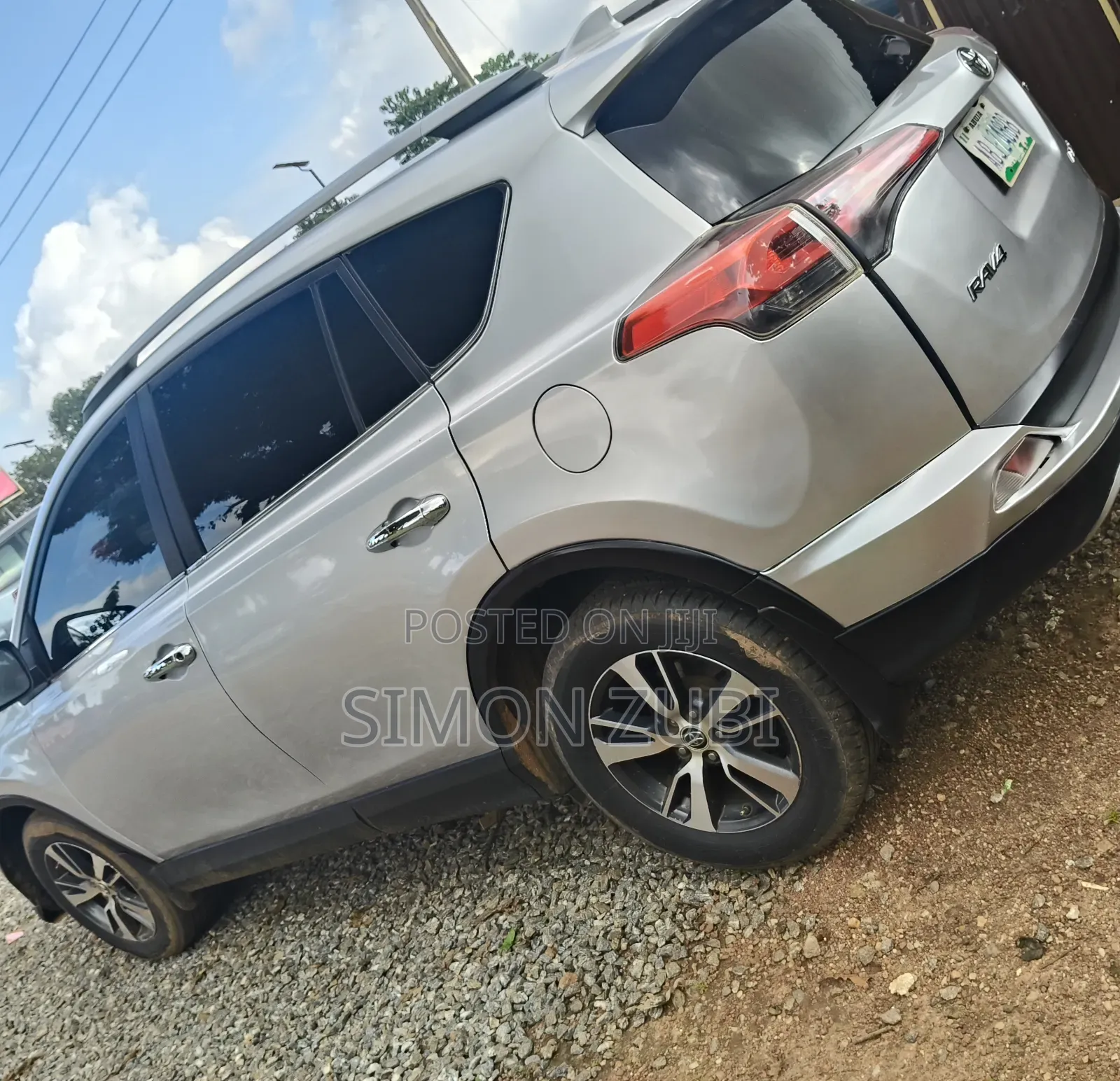 Toyota RAV4 XLE 4dr SUV AWD (2.5L 4cyl 6A) 2018 Silver