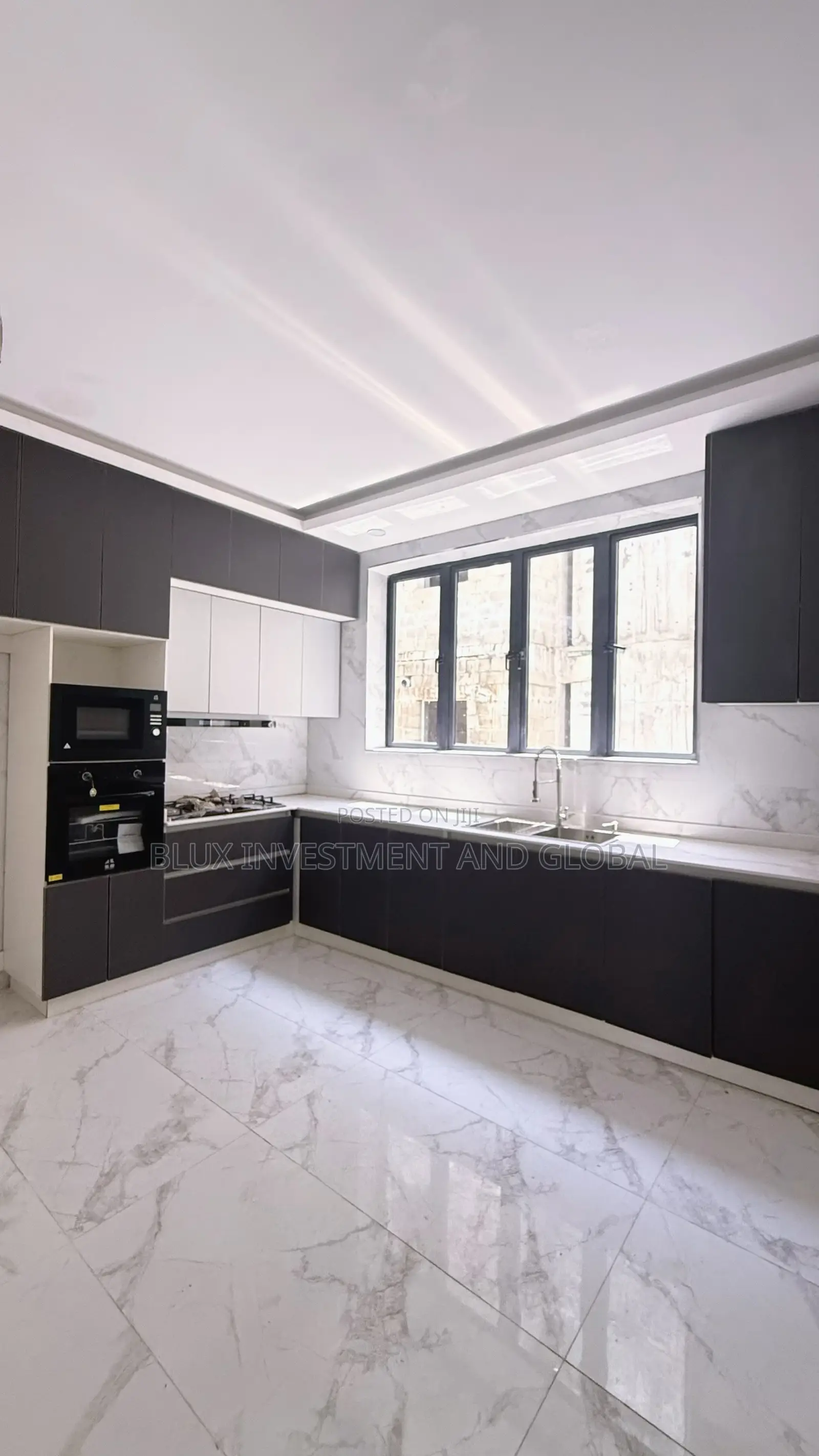 4bdrm Maisonette in Lekki Phase 1 for sale