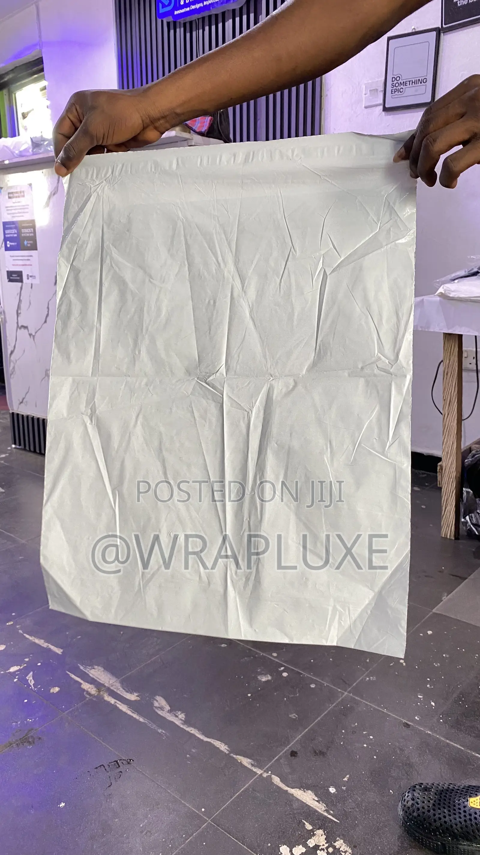 Medium Mailer Nylon ( Plain )