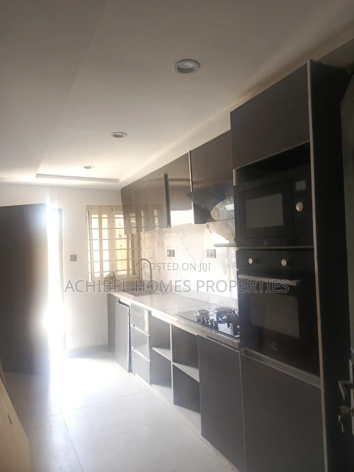 3bdrm Apartment in Off Admiralty Way, Lekki Phase 1 for sale