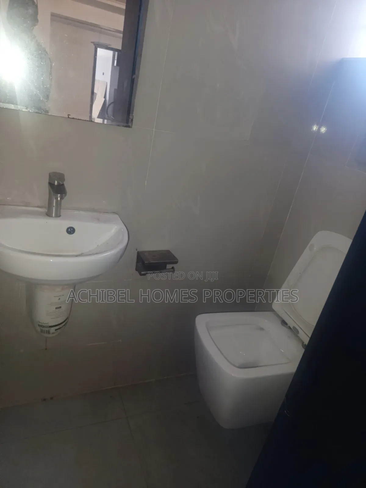 3bdrm Apartment in Off Admiralty Way, Lekki Phase 1 for sale