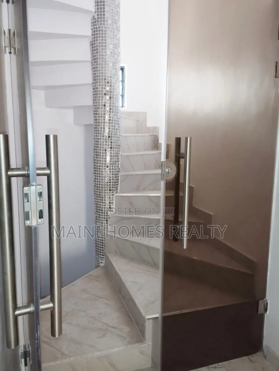 5bdrm House in Olokonla for sale