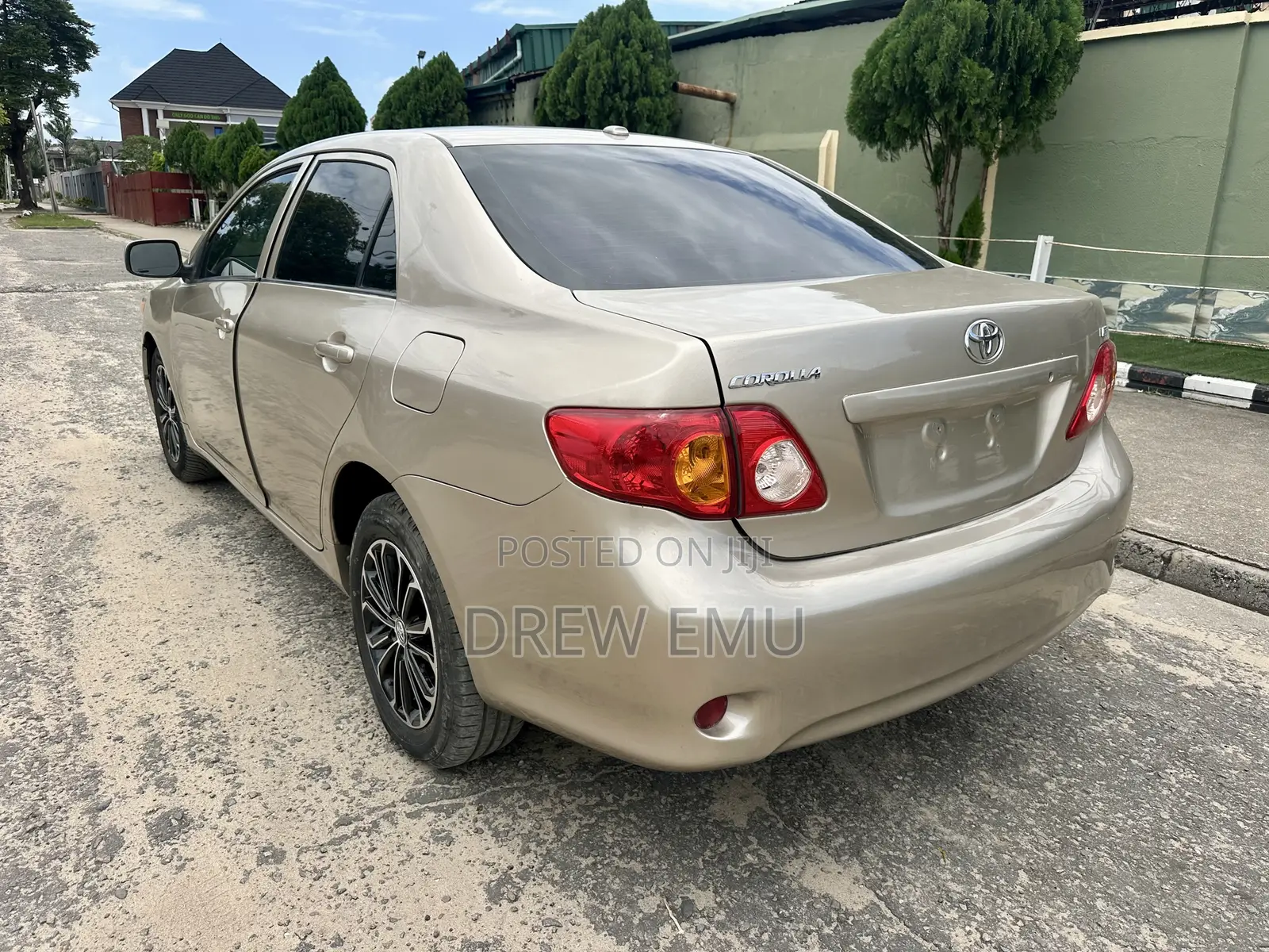 Toyota Corolla LE 4dr Sedan (1.8L 4 cyl 4A) 2009 Gold