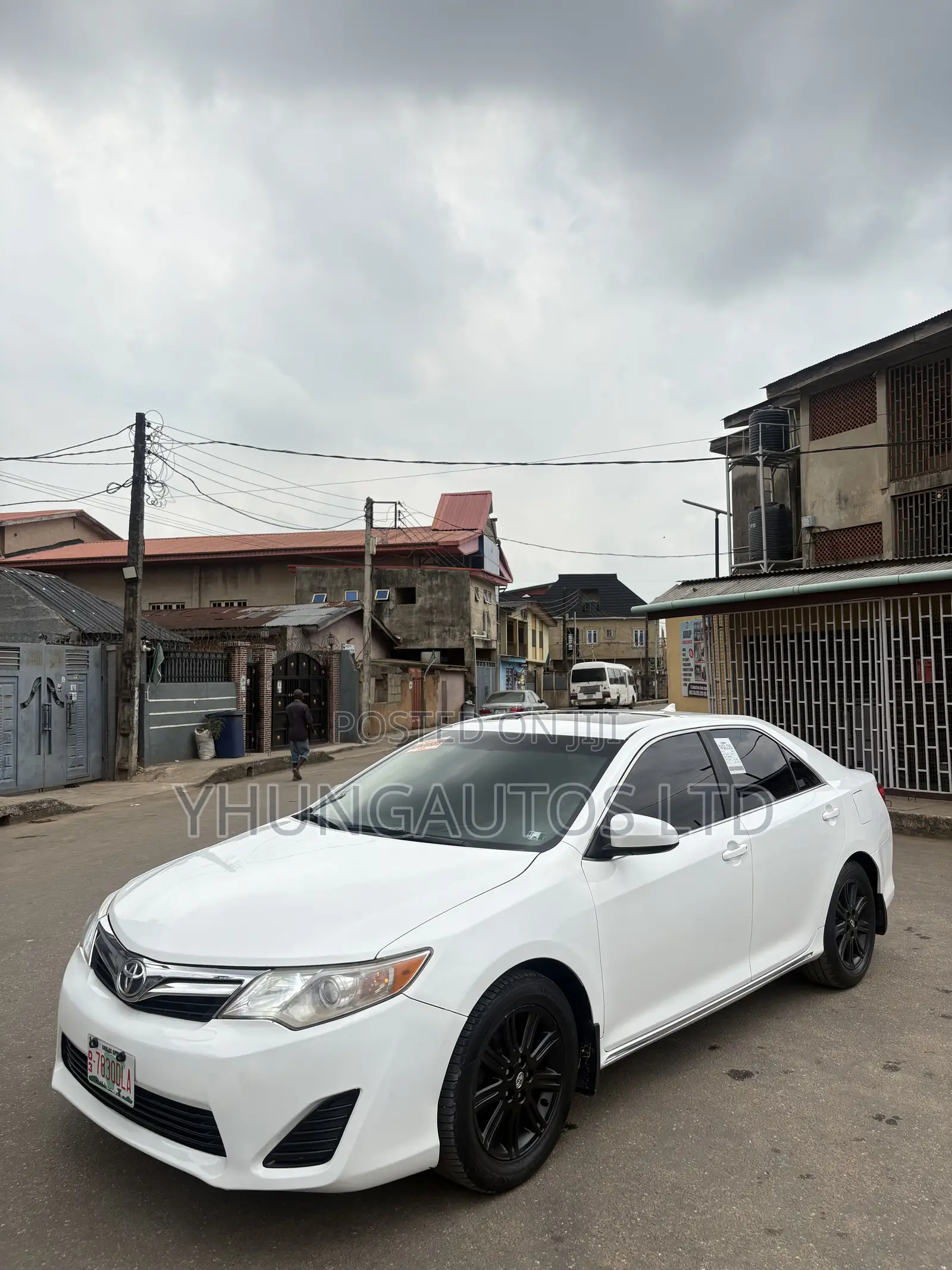 Toyota Camry XLE 4dr Sedan (2.5L 4cyl 6A) 2013 White