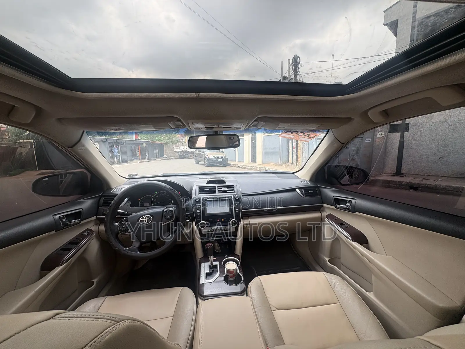 Toyota Camry XLE 4dr Sedan (2.5L 4cyl 6A) 2013 White