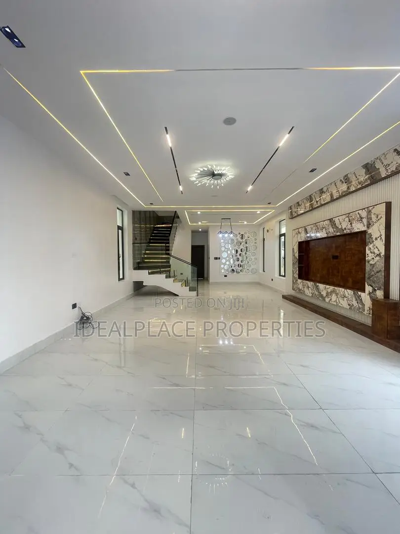 5bdrm Duplex in Sangotedo for sale
