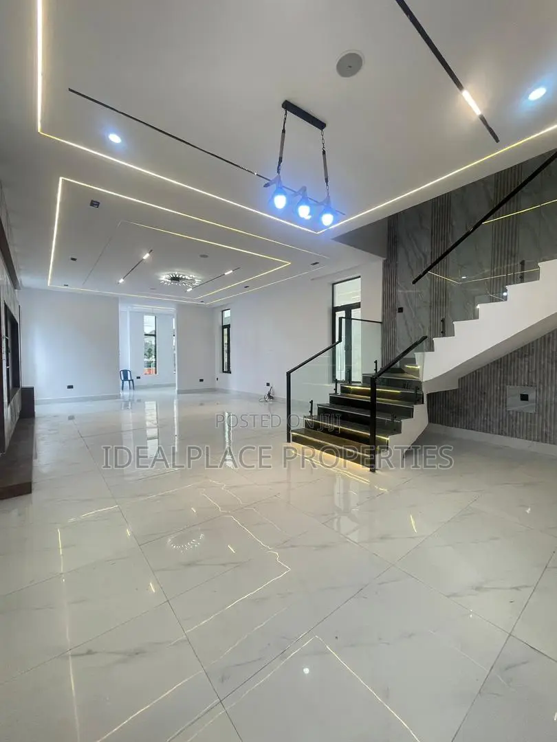 5bdrm Duplex in Sangotedo for sale