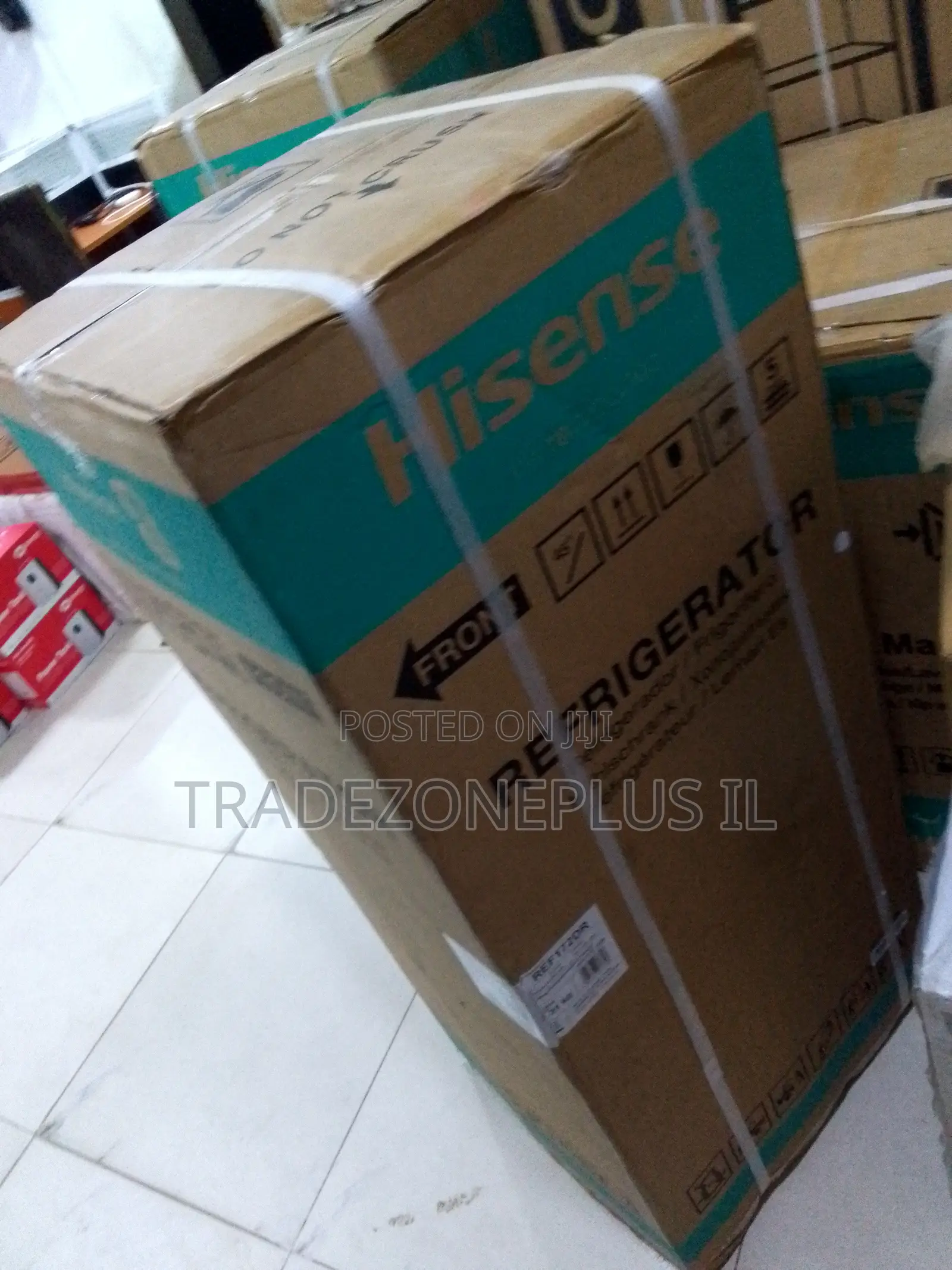 Store Groceries, Drinks and Fresh Ingredients in a Hisense 124L Fridge
