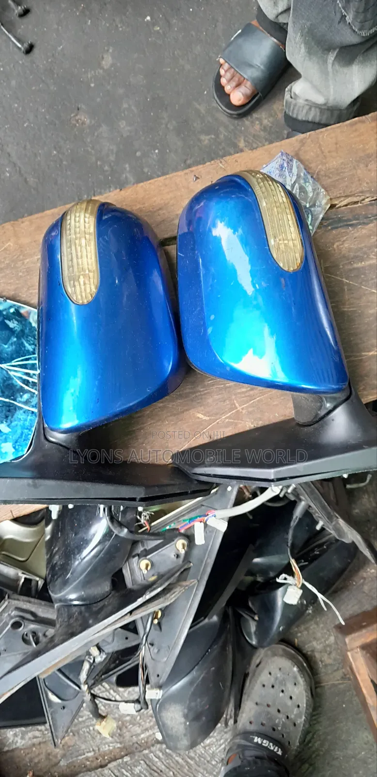 Toyota Corolla 05 Side Mirrors With Light