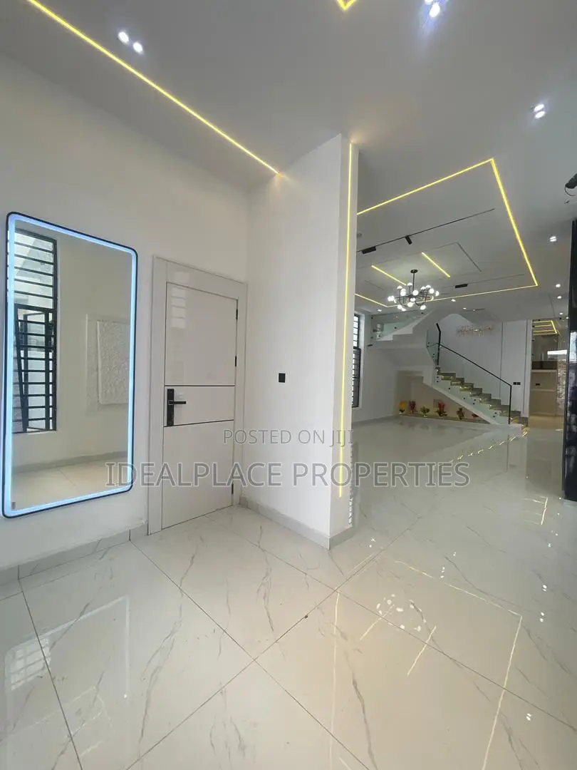 5bdrm Duplex in Sangotedo for sale