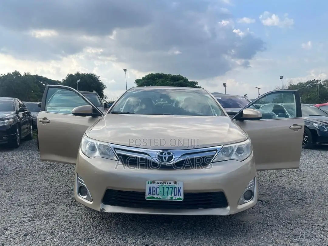 Toyota Camry 2013 Gold