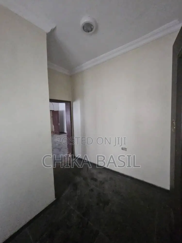 3bdrm Block of Flats in Lekki Phase 2 for sale