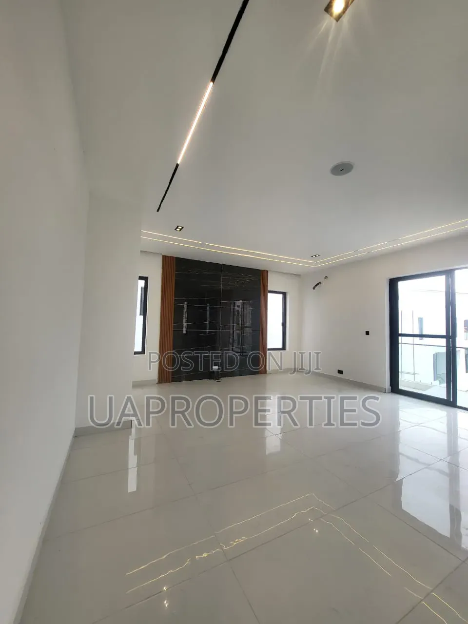 Furnished 5bdrm Duplex in Chevron for sale