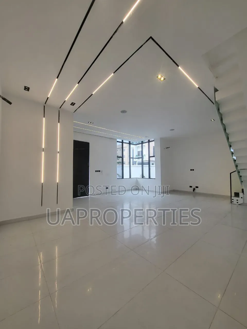 Furnished 5bdrm Duplex in Chevron for sale