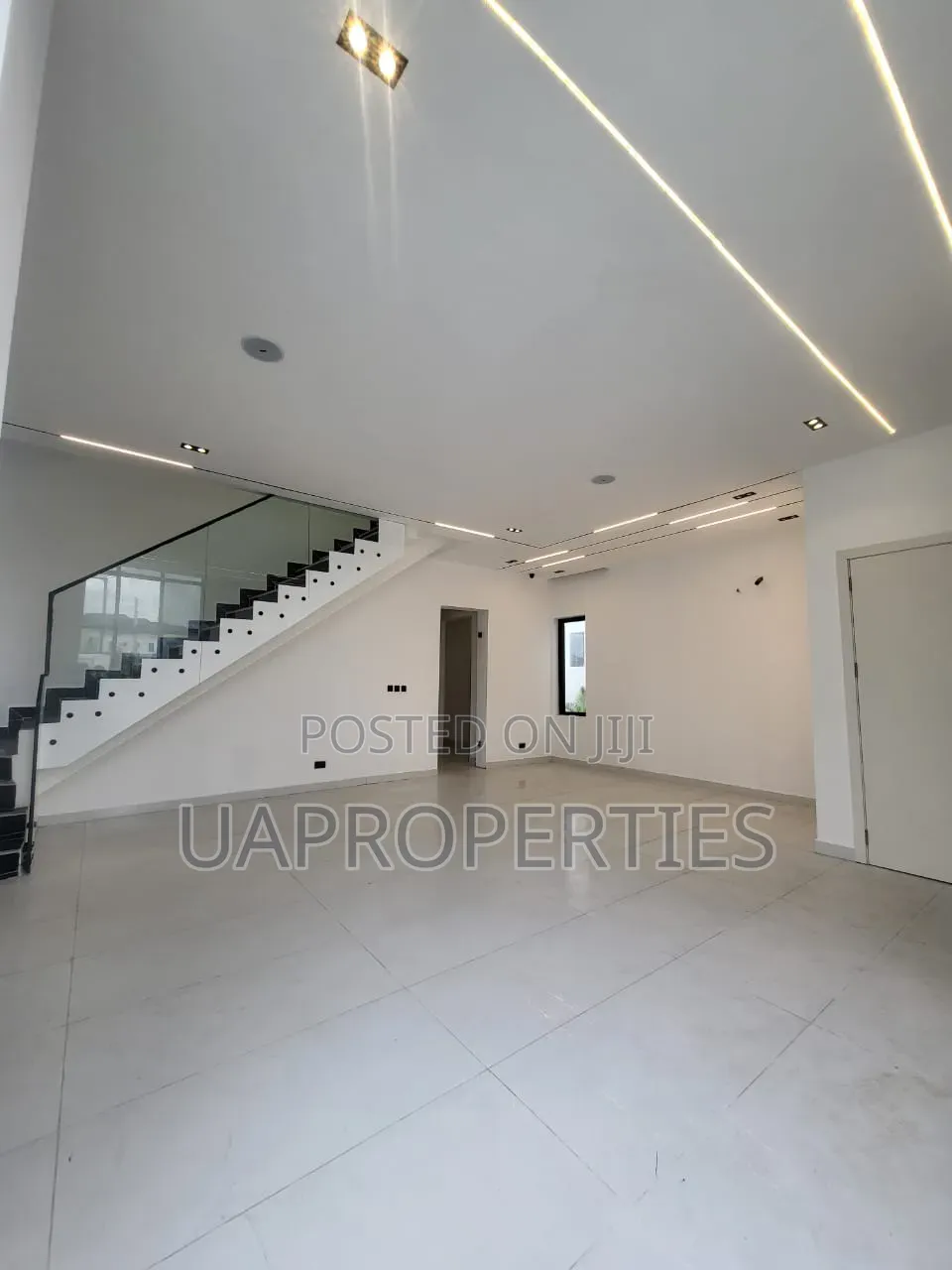 Furnished 5bdrm Duplex in Chevron for sale