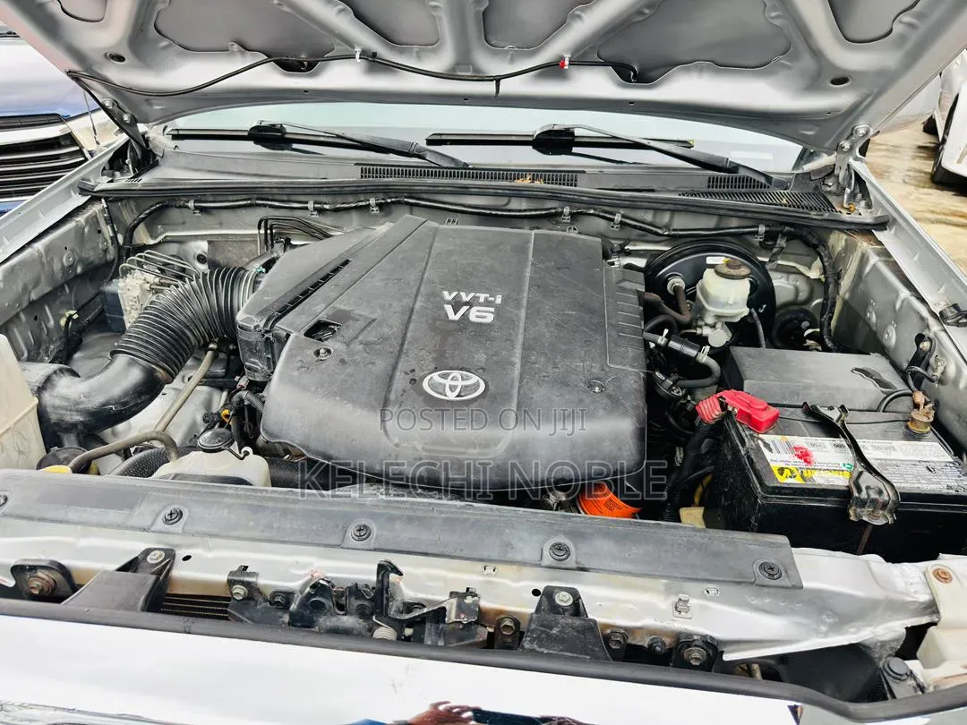 Toyota Tacoma Access Cab V6 Automatic 2010 Silver