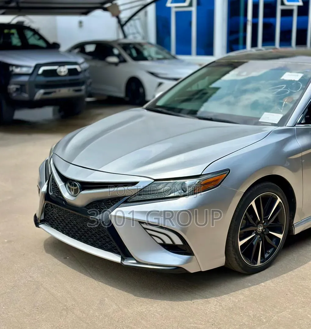 Toyota Camry 2018 Silver