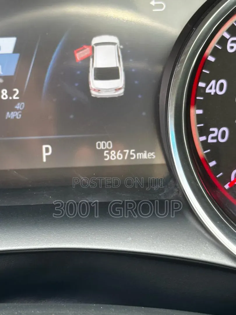 Toyota Camry 2018 Silver