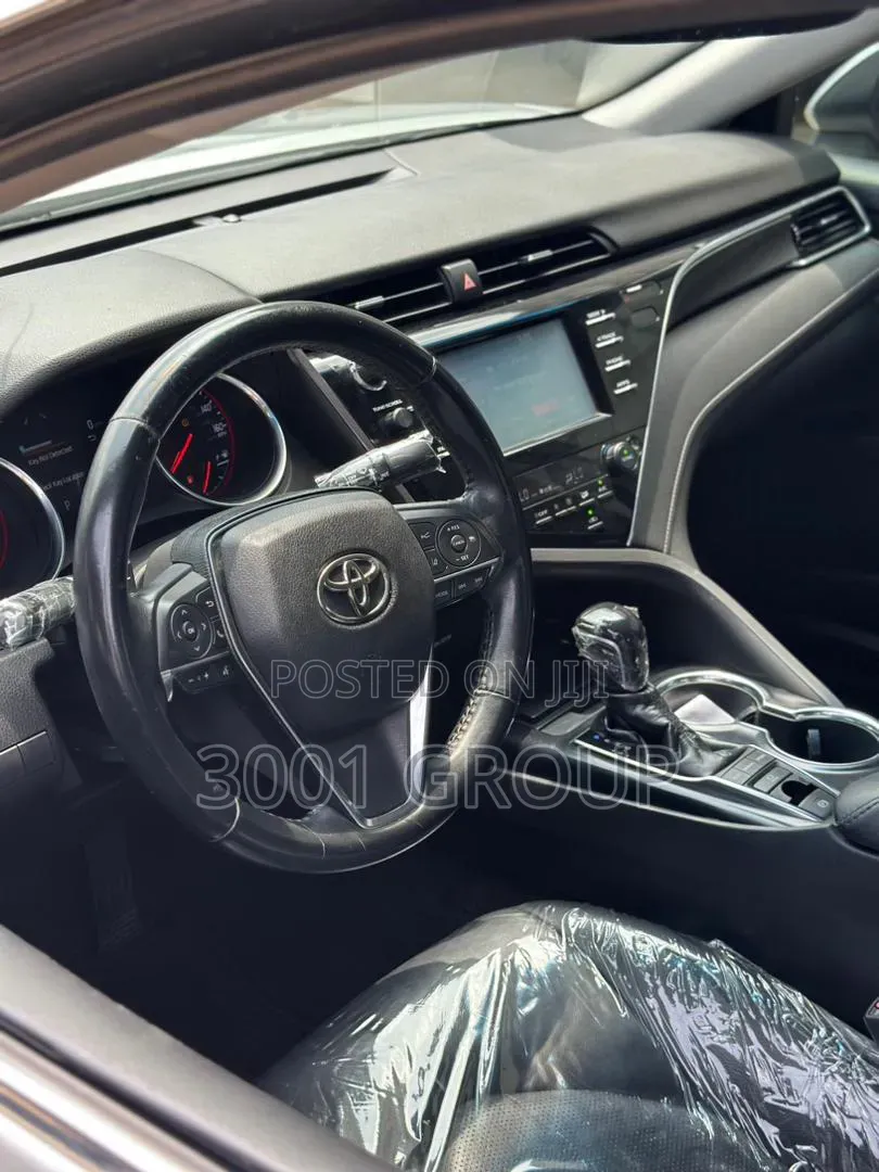 Toyota Camry 2018 Silver