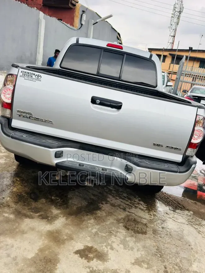 Toyota Tacoma Access Cab V6 Automatic 2010 Silver