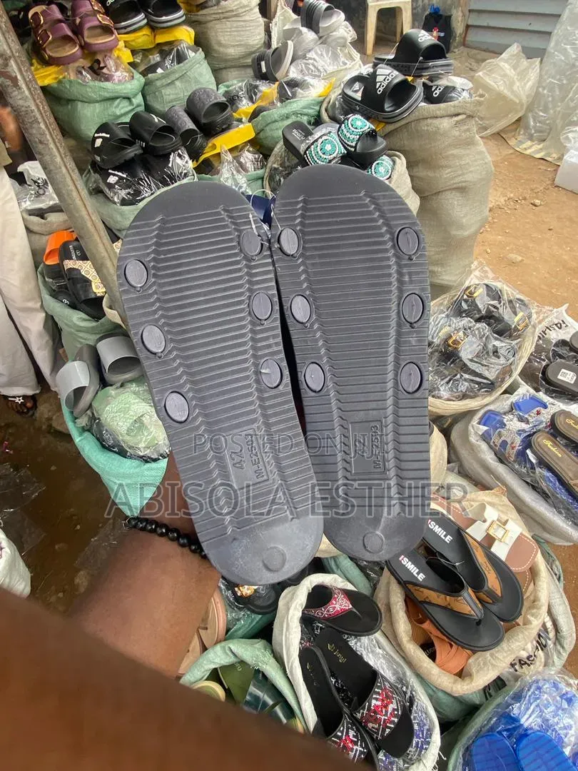 Men’s Outdoor Slides – Comfortable Footwear for Daily Use