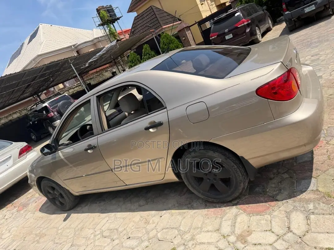 Toyota Corolla 2004 Gold